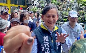 葉元之勤跑基層　爭取不同意罷免票