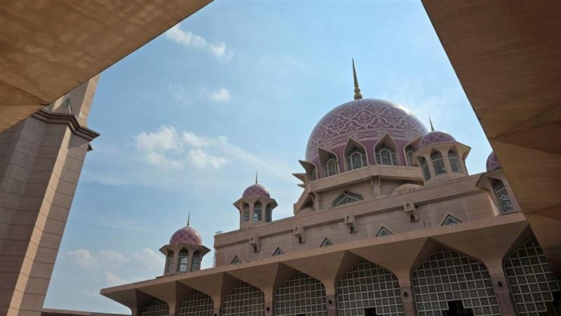 年逾百萬遊客到訪！開箱大馬粉紅清真寺