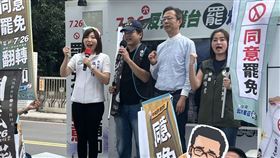 ▲民進黨立委張宏陸、新北市議員張維倩陪同雙和罷團掃街。（圖／記者劉秀敏攝影）