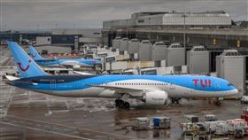 ▲7月8日一架墨西哥飛往英國班機，因乘客在廁所抽菸迫降美國停留17小時。（圖／翻攝自X平台 @TheTorontoSun）