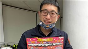 台北市中山警分局員警蔡汶融。（圖／翻攝畫面）