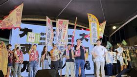 「反共護台總動員」台中晚會（2）首波立委罷免投票即將舉行，由網紅陳柏源（閩南狼）籌辦的「反共護台總動員」晚會12日晚間在台中市水安宮登場，呼籲民眾勇敢站出來，投下同意罷免票。（民眾提供）中央社記者趙麗妍傳真　114年7月12日