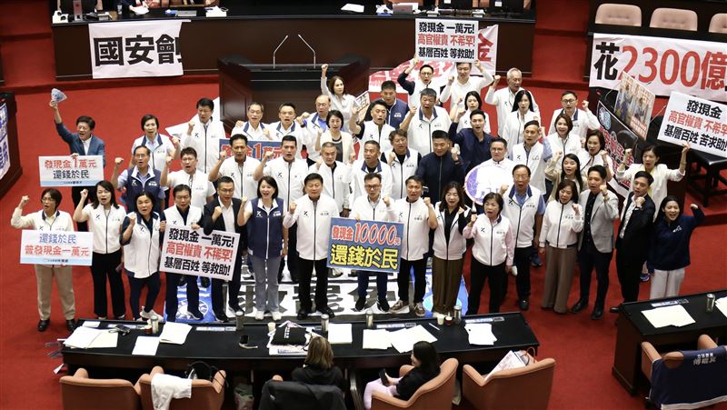 她揭：國民黨掏空台灣，中共官媒發聲附和