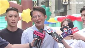  ▲黃國昌出席中和夏日派對活動，並接受媒體聯訪。（圖／翻攝畫面）