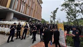 ▲竹聯幫東堂幹部謝東融父親告別式，逾800名幫眾到場弔唁。（圖／翻攝畫面）