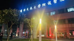 宜蘭陽明交大醫院弱電箱凌晨起火冒煙國立陽明交通大學附設醫院蘭陽院區5樓電氣室的弱電箱，13日凌晨起火冒出黑煙，院方緊急疏散102人，幸無人員受傷。（讀者提供）中央社記者王朝鈺傳真　114年7月13日
