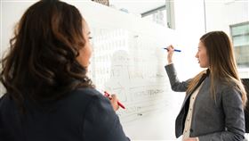 女性上班族,OL。(圖/Pexels)