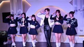 阿沁創作20週年主題店開幕，KIRIS驚喜現身。（圖／紅心字會提供）