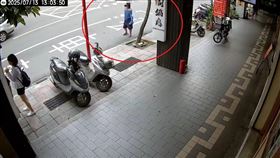 新北,永和,阿北,水果刀,中正橋所。（圖／翻攝畫面）