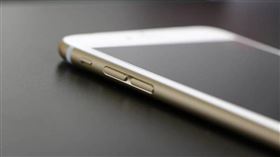 ▲很多人每天都手機不離手，如果使用的手機殼質量不過關，可能會悄悄損害健康。（示意圖／翻攝自Pixabay）