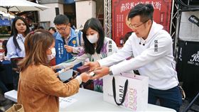 地方人士透露，黃佳鈴常參加市公所舉辦的公益活動，卻甚少在地方聚會現身。（翻攝張嘉哲臉書）