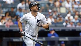 ▲「怪力男」史坦頓（Giancarlo Stanton）把今永昇太的壞球打成全壘打。（圖／美聯社／達志影像）