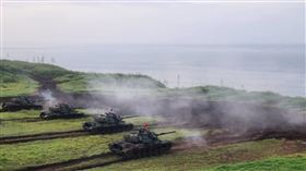 漢光41號演習  澎湖要域火殲實彈射擊操演（1）國軍「漢光41號演習」進入第6天，第一作戰區14日清晨實施「要域火殲實彈射擊」，展現精準火力與高度戰備能力，驗證國軍精實訓練成果。中央社  114年7月14日