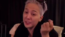 GD創作三行詩融入「Taipei」。（圖／翻攝自8lo8lo8lowme IG）