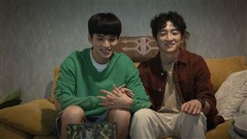 王品澔與葛丞有許多親密戲。（圖／華視、公視台語台提供）