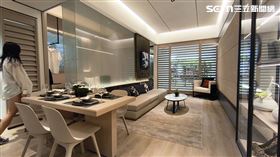 華威豐耘,實品屋,樣品屋,客廳,房屋。（圖／記者陳韋帆攝影）