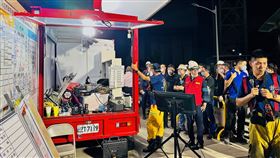 陳其邁再度視察火場。（圖／翻攝自陳其邁臉書）