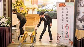 葉元之霸凌！「辭職就不用請假」　他在病榻曝葉元之冷血對話不知被開除