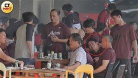 陳晨威與劉昱言互動熱絡，還突然伸手摸對方耳朵。（圖／本刊攝影組）