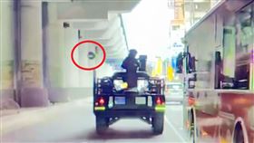 漢光,新北,桃園,公車,軍車,悍馬車,後照鏡,公車,肇事▲圖片描述。（圖／翻攝自臉書爆廢公社）