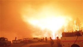 美國大峽谷國家公園13日坦言野火蔓延迅速，北緣地區一棟近百年歷史的小屋及其他數十棟建物，通通被大火燒毀，因此被迫將此區關閉至季末。（圖／翻攝自Grand Canyon National Park粉專）