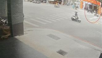 罵人家親娘還抓傷警手臂！火爆女下場曝