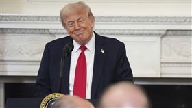 ▲川普賣武器給歐洲，符合其美國優先經濟利益盤算。（圖／美聯社／達志影像）