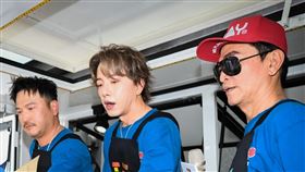 吳宗憲（右起）、坤達、KID製作鐵板吐司