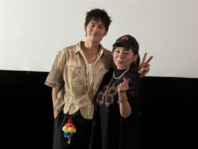 王彩樺(右)現身力挺吳思賢(左)MV首映會。(圖/資料照)