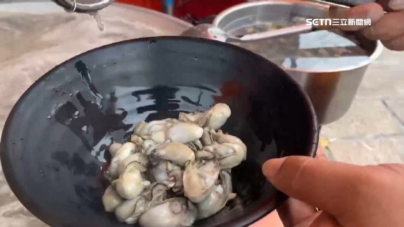 醫師張適恆表示，為避免吃進塑膠微粒，民眾應少吃貝類海鮮。(圖／資料照)