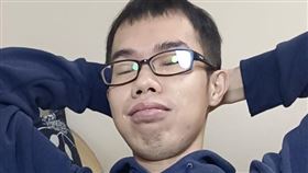 鄧佳華入獄服刑。（圖／翻攝自臉書）