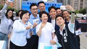 ▲台中市長盧秀燕跟在地藍委等人合影。（圖／翻攝自盧秀燕臉書）