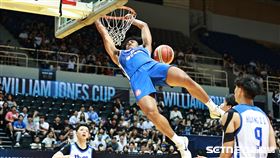 ▲2025瓊斯盃，台灣藍前鋒賀丹雙手暴扣。（圖／記者劉彥池攝影）