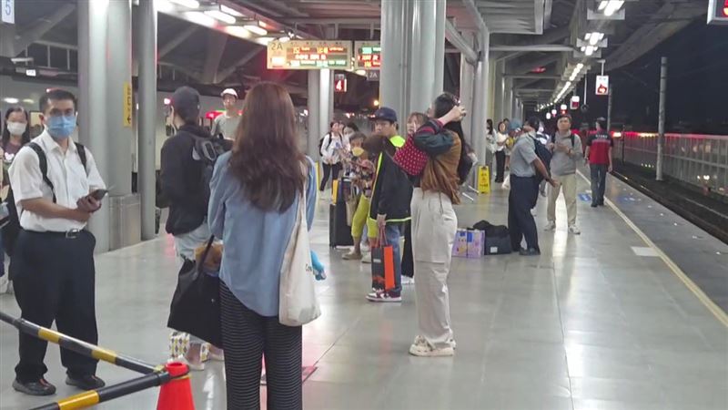 受颱風「楊柳」影響,台鐵公告今天(13日)傍晚6時以前,花東線、南迴線各級列車停駛。(示意圖/翻攝畫面)
