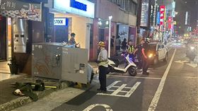 警方及台電人員到場處理。（圖／民眾提供）