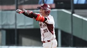 ▲樂天桃猿成晉敲出再見安。（圖／樂天桃猿提供） 