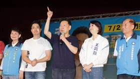 王鴻薇反罷後援會成立大會　趙少康站台宣講國民黨立委王鴻薇（右2）12日在民生社區活動中心舉辦反罷後援會成立大會，前中廣董事長趙少康（中）出席力挺。中央社記者裴禛攝  114年7月12日