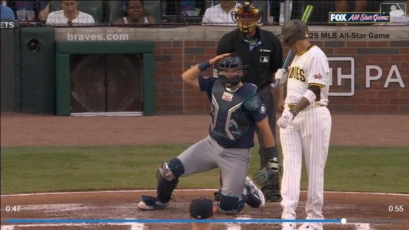 美聯明星隊捕手洛利(Cal Raleigh)挑戰主審好球帶成功。(圖/翻攝自MLB官網)