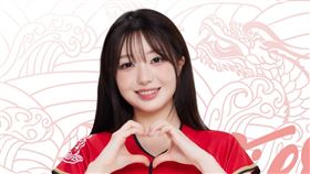 ▲王道銀行味全龍聯名卡再推全新卡面，搭配權喜原、金娜妍加入小龍女陣容，並且推出多項滿額抽獎禮，勢必掀起新一波粉絲收藏熱潮。（圖／王道銀行提供）