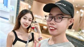 網紅「FBI帥哥」鄧佳華今（15）日爆出因為沒錢繳罰金，在本月10日入監服刑。（圖／翻攝FB／鄧佳華）