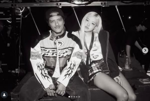 Bruno Mars現身BLACKPINK演唱會,與ROSÉ嗨唱洗腦神曲〈APT.〉(圖/翻攝自IG)
