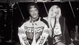 Bruno Mars現身BLACKPINK演唱會，與ROSÉ嗨唱洗腦神曲〈APT.〉（圖／翻攝自IG）