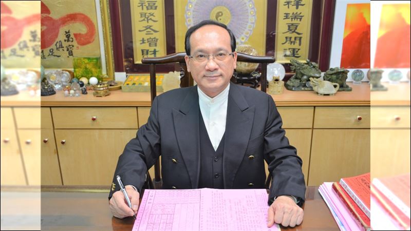 楊登嵙直言,沒聽過命理師到客戶家看風水先尿尿就是「開運尿」。(圖/楊登嵙博士提供)