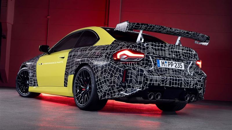 BMW M2賽車套件最吸睛的莫過於那個超大的尾翼。(翻攝BMW IG)