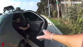 ▲北市邱男開車載送2名失聯移工拒檢逃逸遭逮。（圖／翻攝畫面）