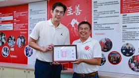 ▲新北國王呂政儒實踐「三分球公益捐款計畫」，捐出17.5萬台幣。（圖／新北國王提供）