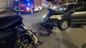 新北,新店,酒駕,逆向,車禍。（圖／翻攝畫面）