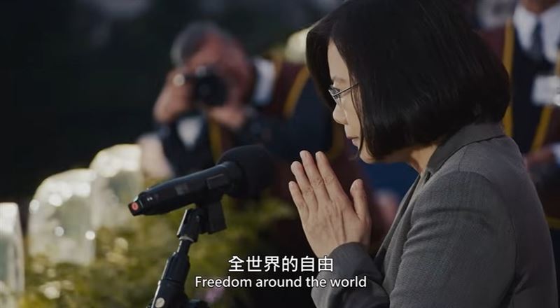 臺灣發啦!《看不見的國家》票房34688888萬,連續5個8(發), 氣勢磅礴持續熱賣。(圖/海鵬電影提供、翻攝自《看不見的國家》電影預告)