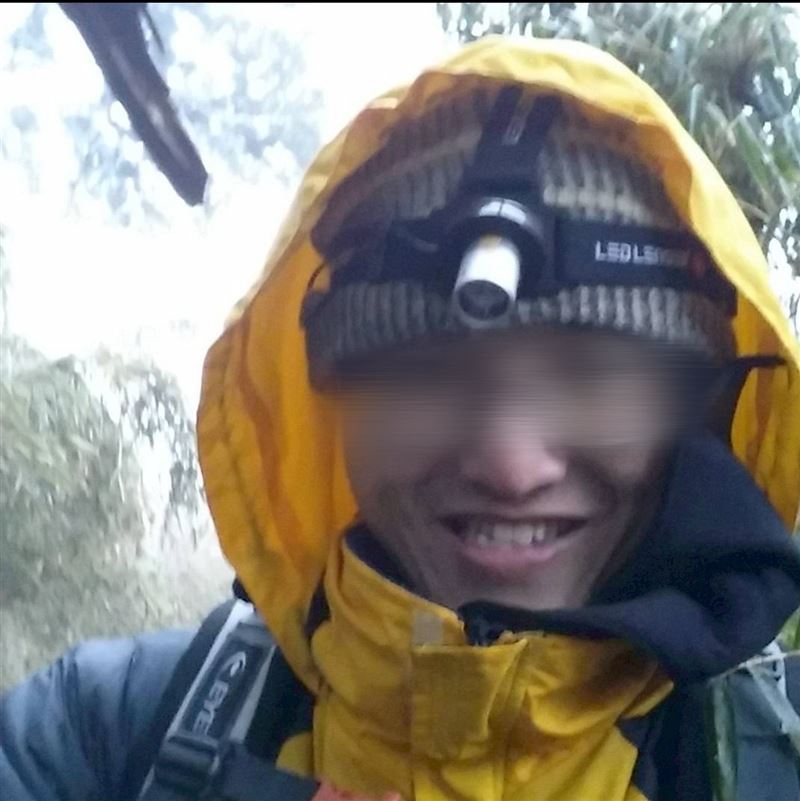 台電李姓員工丹娜絲工作照曝光,他自曝3天沒睡幾小時,惹全網鼻酸。(圖/翻攝李男IG)