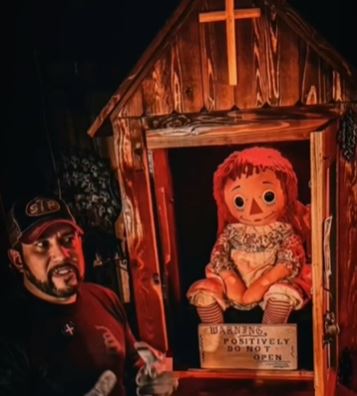 里維拉展出「被惡魔附身」的安納貝爾娃娃,但他在13日晚間活動結束、返回旅館後,竟突然猝逝。(圖/翻攝自IG@dan_rivera_nespr)